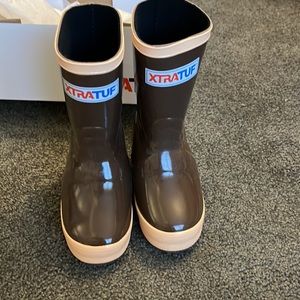 Xtratuf toddler boots size 5